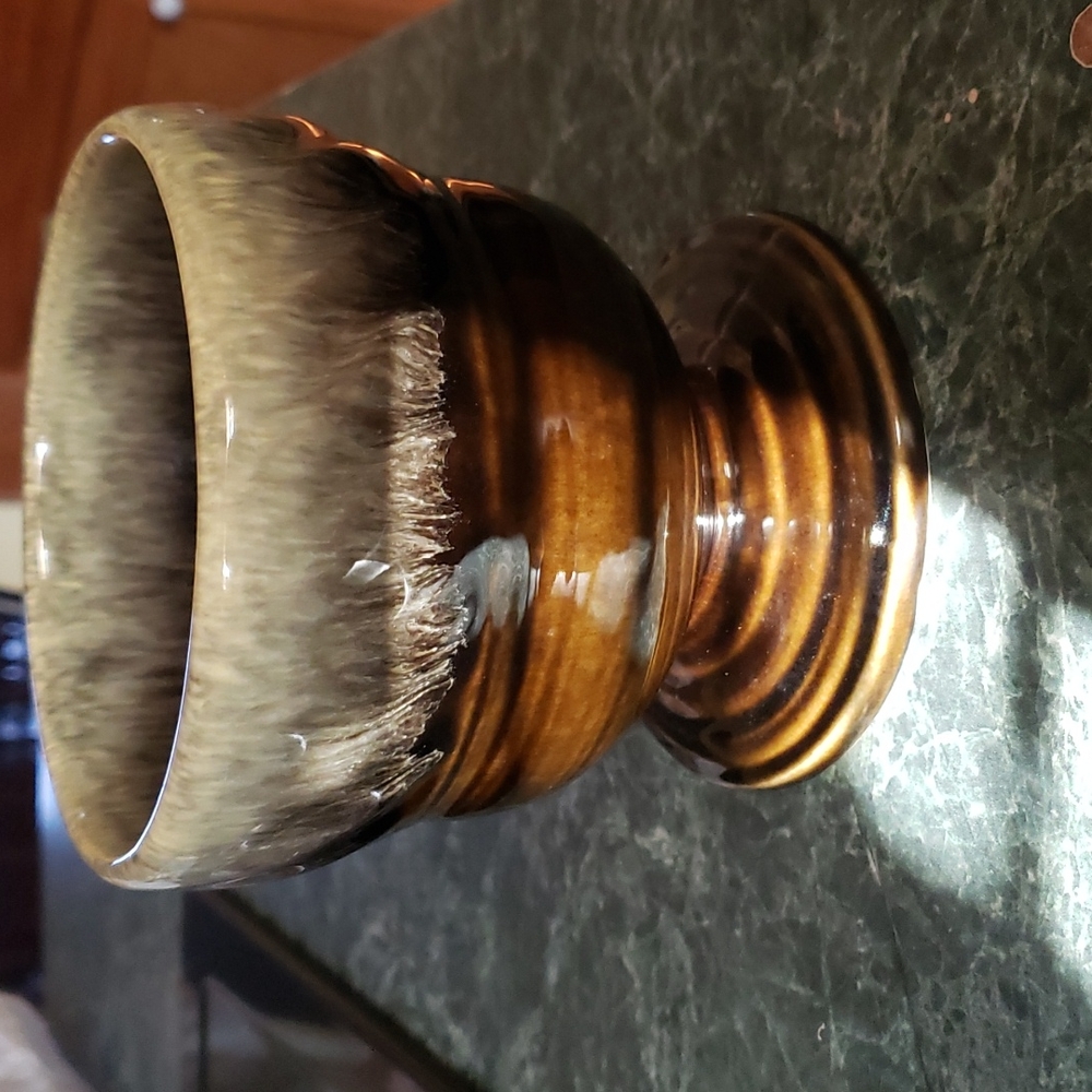 Hull USA F34 vase
